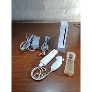 Nintendo Wii Console Bundle No Sensor Bar TESTED AND PLAYED